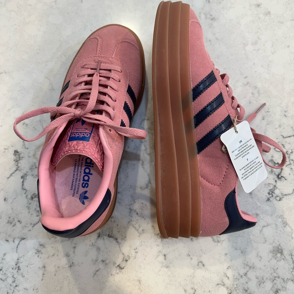 Adidas gazelle pink shoes size 40 (they fit like a us size 8)